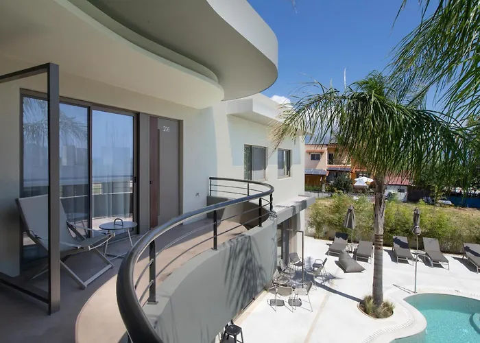 Allonda Seafront Experience スタブロス