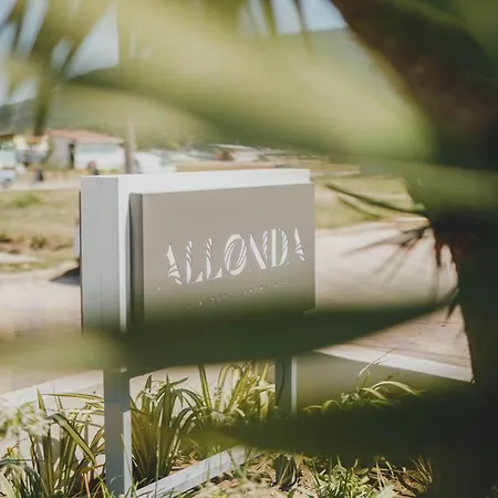 ホテル Allonda Seafront Experience *