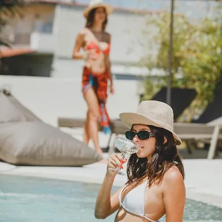 فندق Allonda Seafront Experience *